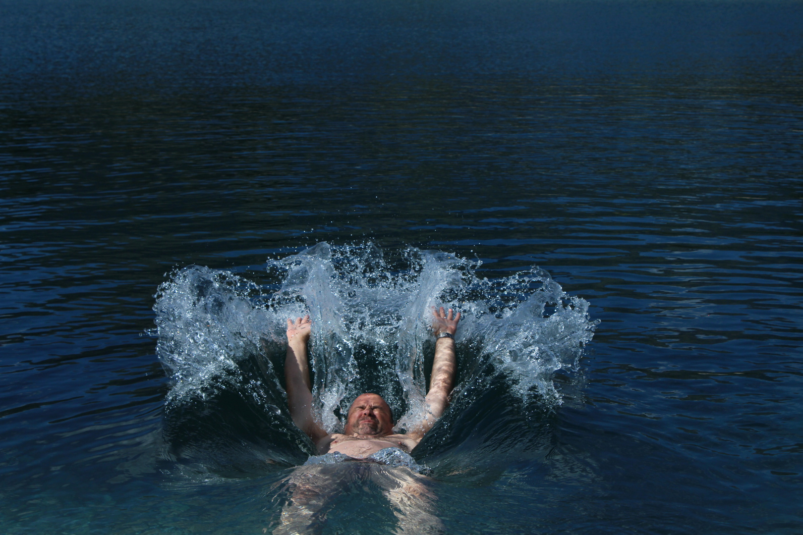 Abkühlung bei 37 Grad Aussentemp. in kühles Gletscherwasser