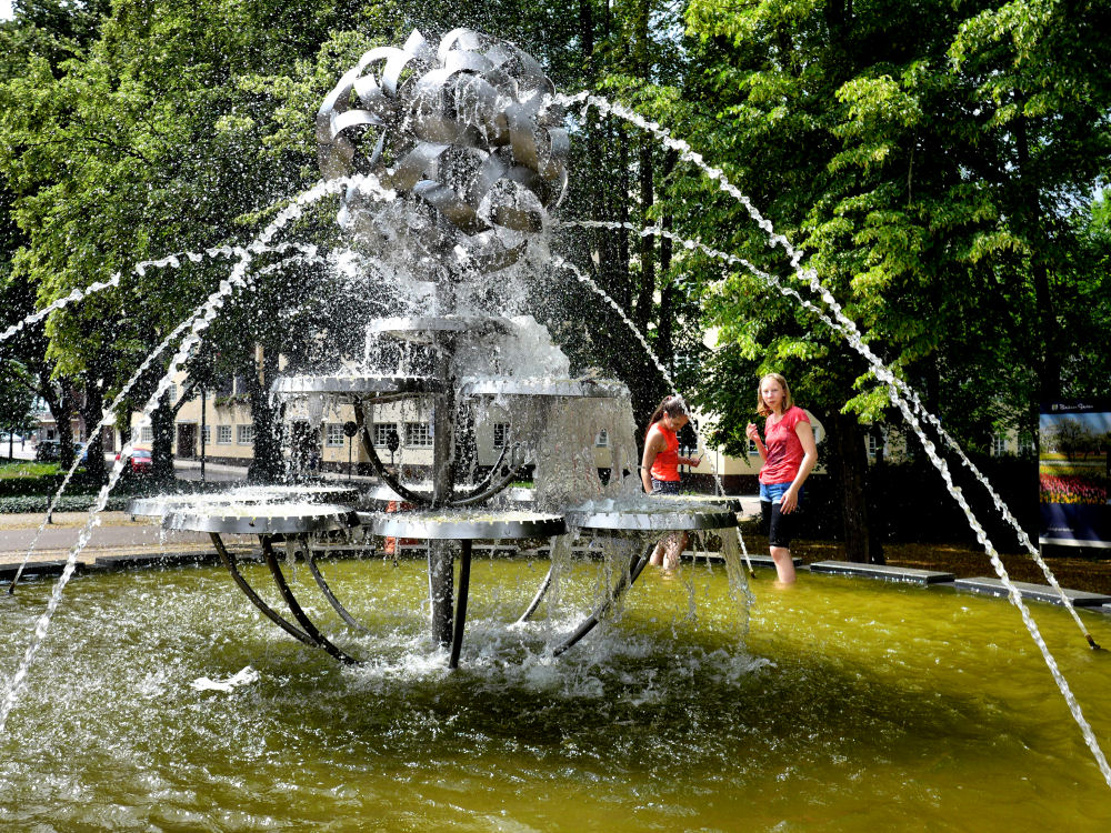 Abkühlung im Brunnen