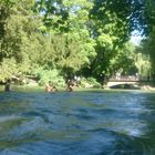 Abkuehlung im Eisbach