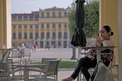 Abkühlung tut gut... Schloss Schönbrunn im Hochsommer