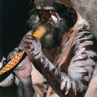Aboriginal mit Didgeridoo
