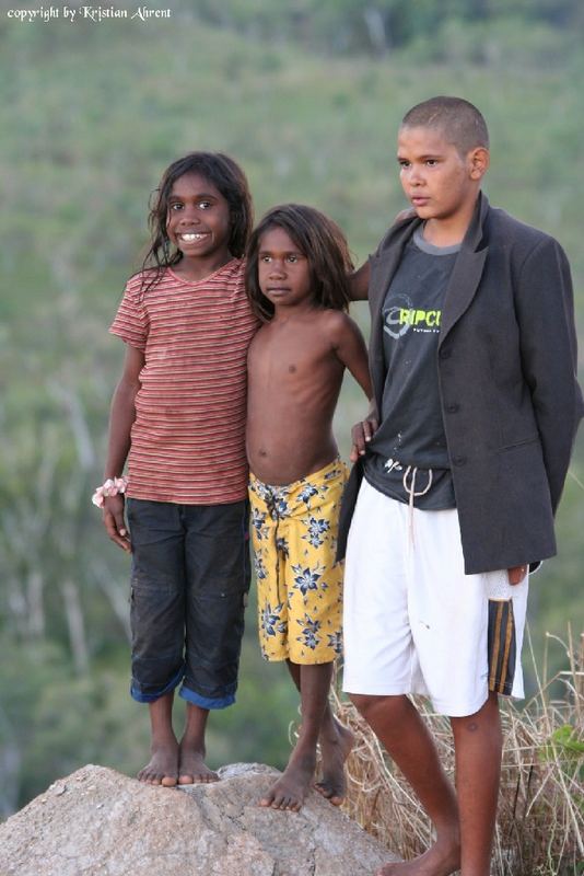 Aborigines Kinder beim Posing für eine andere Kamera :-)