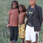 Aborigines Kinder beim Posing für eine andere Kamera :-)