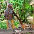 Aborigines mit Didgeridoo