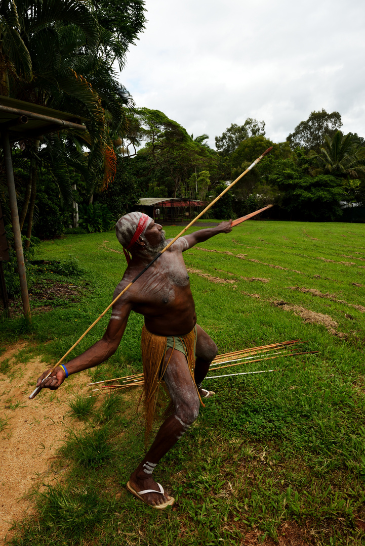 Aborigines mit Speer 1