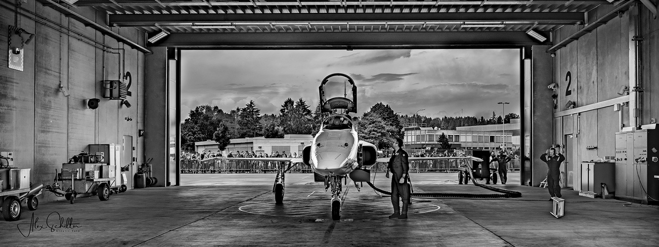 "...about to be unleashed..." the Patrouille Suisse 