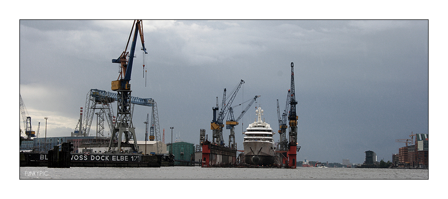 Abramowitsch Yacht in der Box