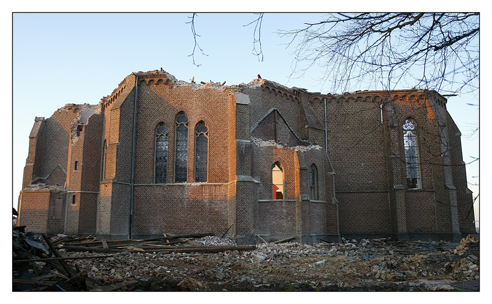 Abriss der alten Pfarrkirche in Alt-Otzenrath (1)