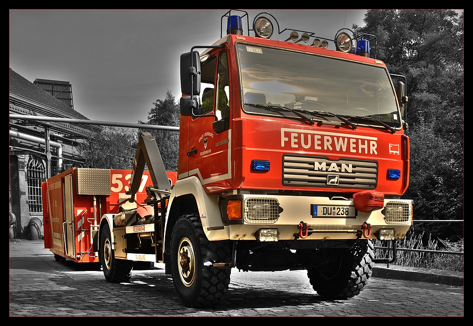 Abrollbehälterfahrzeug der Feuerwehr Duisburg (Taucherstaffel)