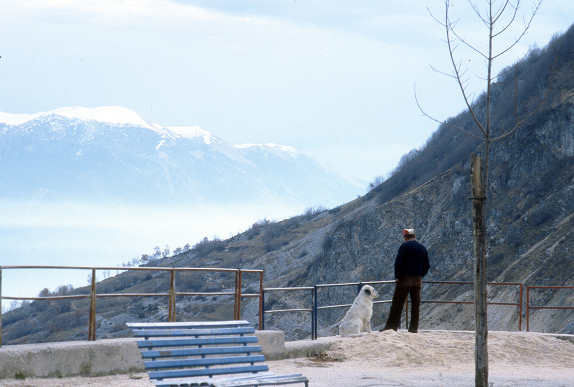  Abruzzo1981. Solitudine e silenzio di montagna.