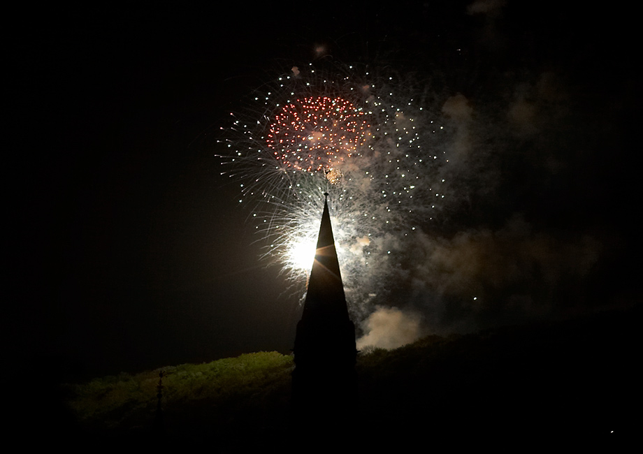 Abschluss-Feuerwerk