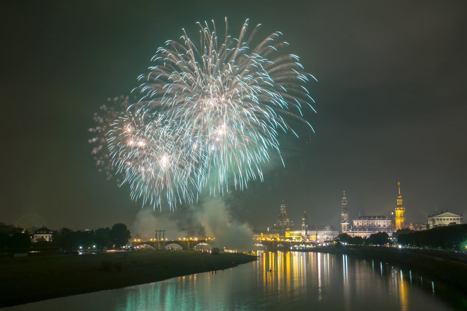 Abschlussfeuerwerk Dresdner Stadtfest 2015