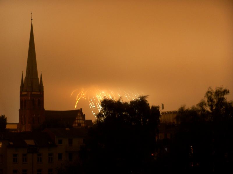 abschlussfeuerwerk hansesail 07 (03)