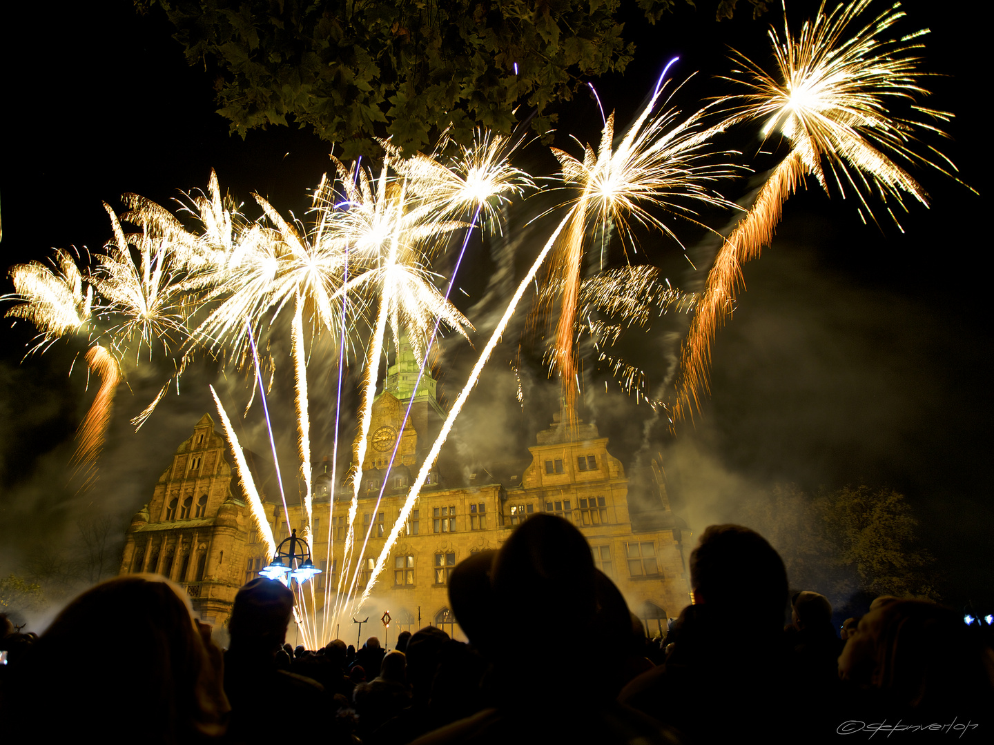 Abschlussfeuerwerk RE leuchtet 2013