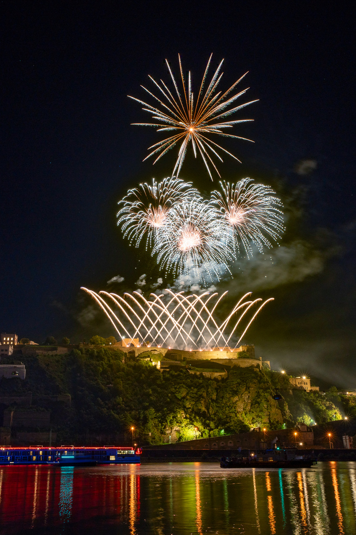 Abschlussfeuerwerk Rhein in Flammen