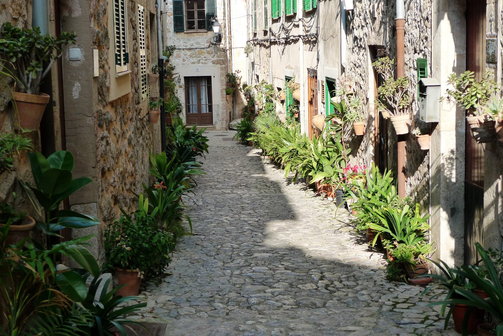 Abseits vom Ballermann - Eine Gasse in Valldemossa