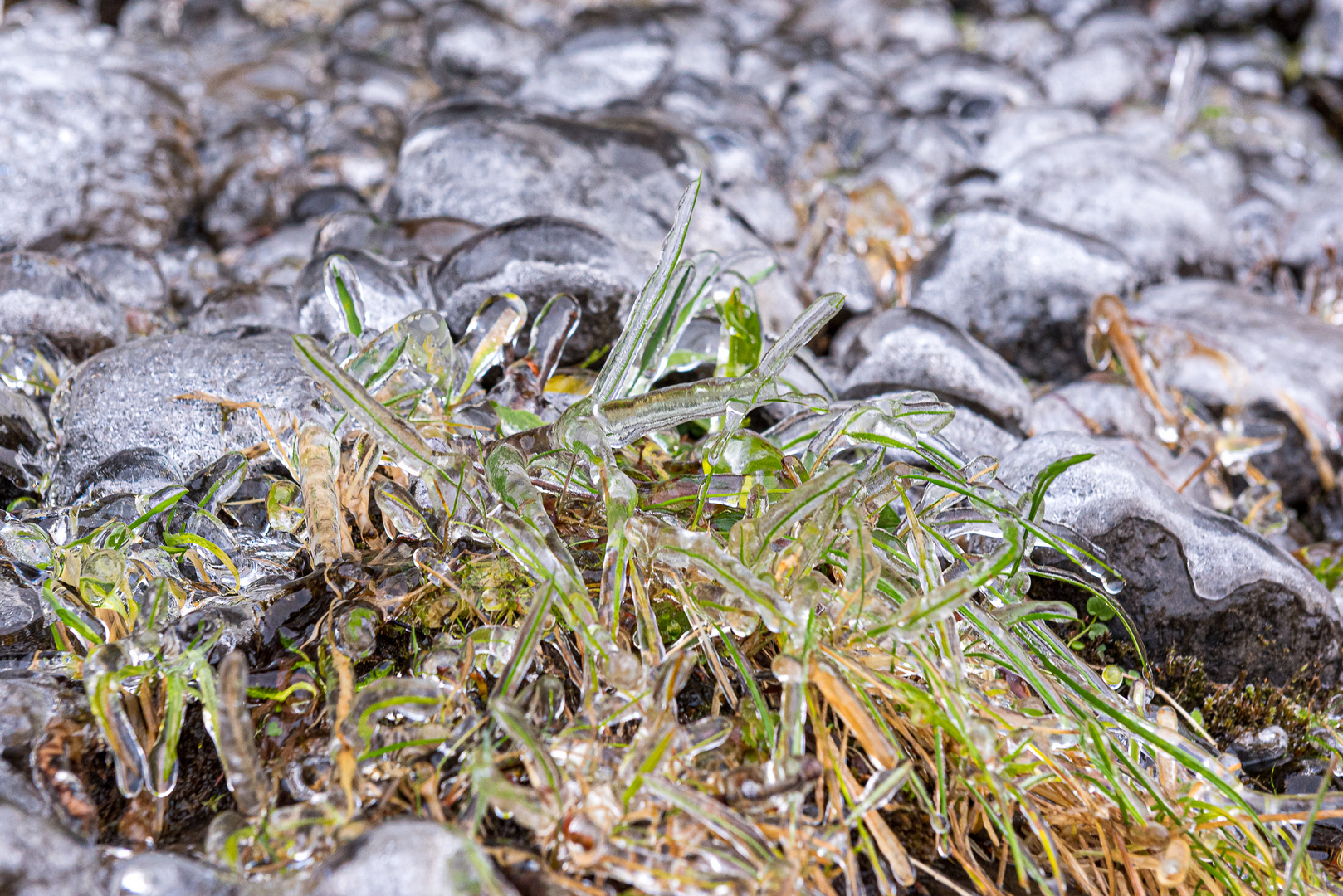 Abseits vom Wasserfall