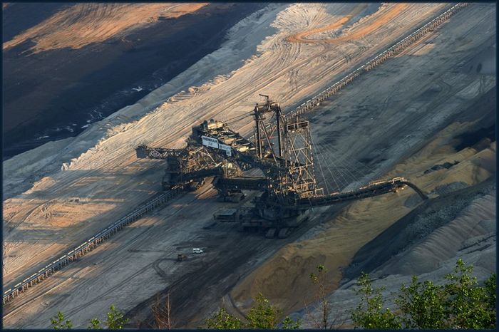 Absetzer im Tagebau Hambach bei der Hochschüttung