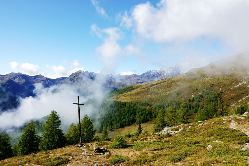 absolute Stille, nur etwas Wind ist zu hören