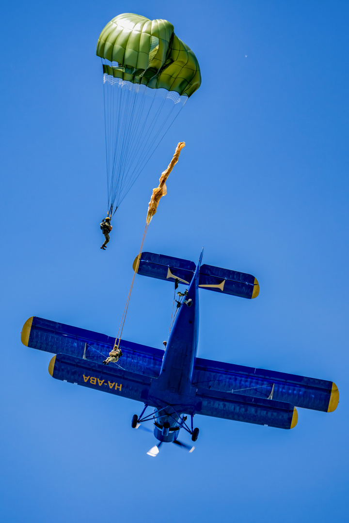 Absprung aus der An-2 Flugtage Kehl