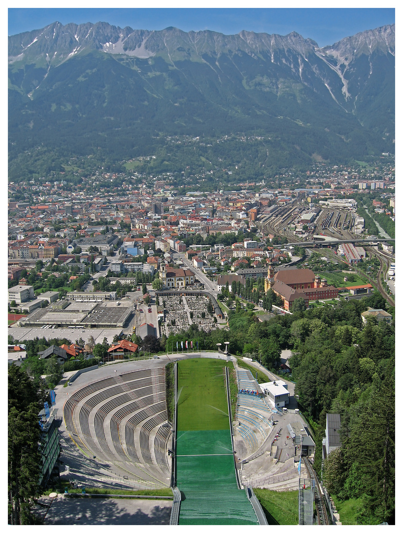 Absprung zum Friedhof: Bergisel Schanze Innsbruck