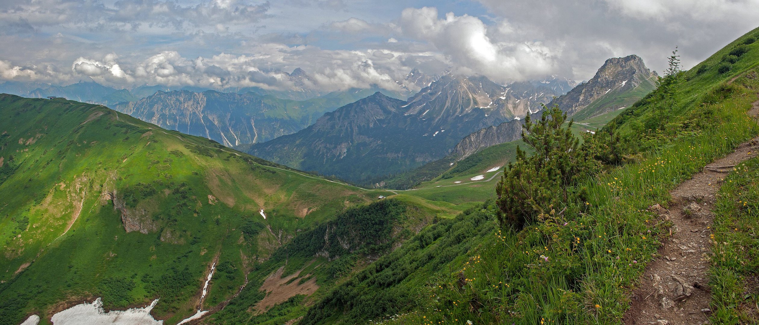 Abstieg Fiderepasshütte an der Gehrenspitze