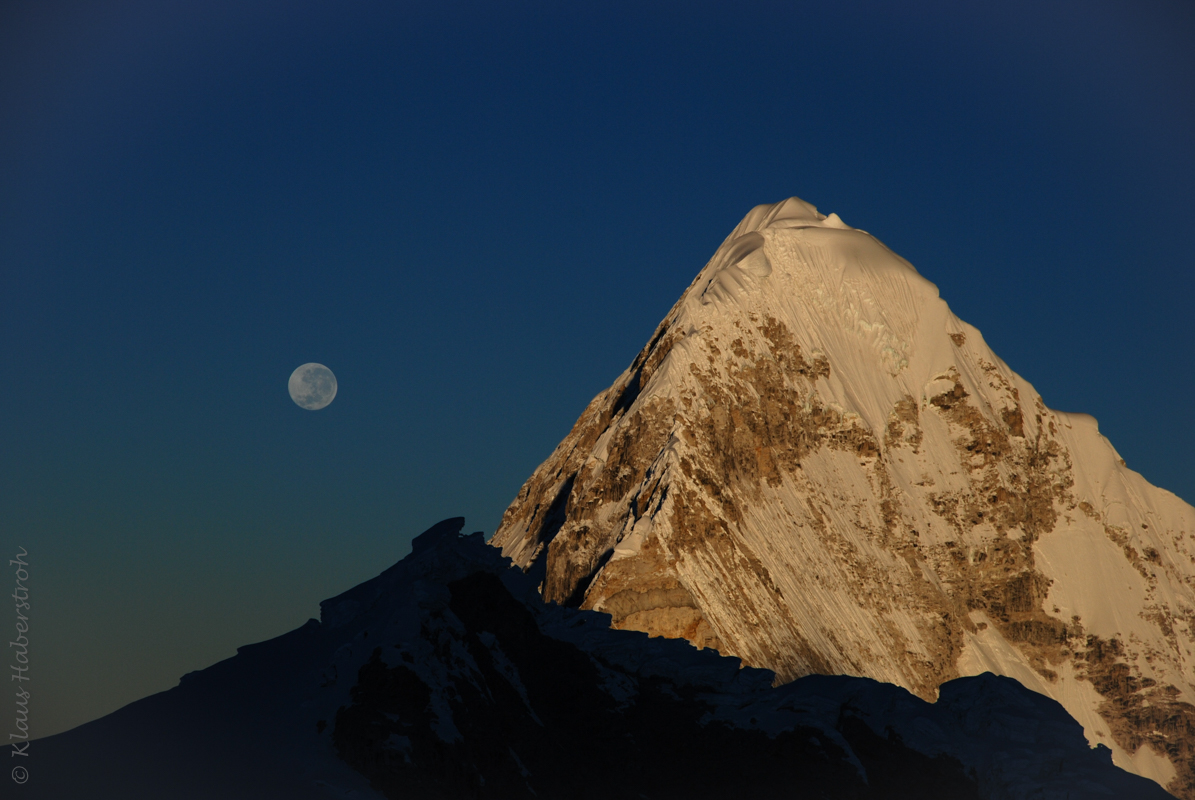 Abstieg vom Alpamayo(Peru) bei Vollmond