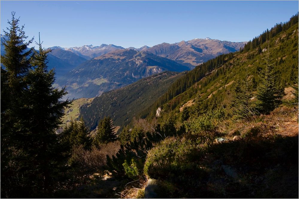 Abstieg vom Kolmhaus und Blick nach Westen