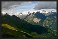 Abstieg vom Roten Kogel, die Wolken lösen sich auf und geben den Blick auf den Großglockner frei