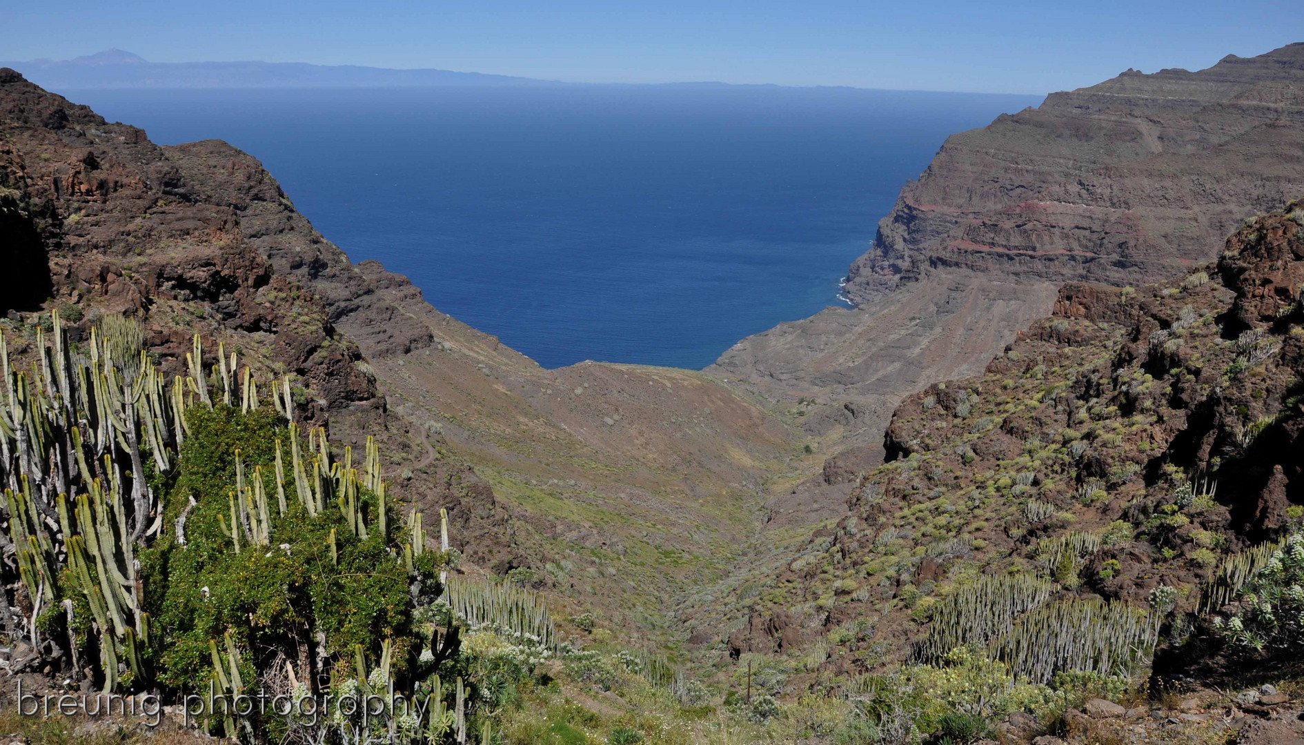 abstieg zur playa de güigüí - mit blick auf den teide