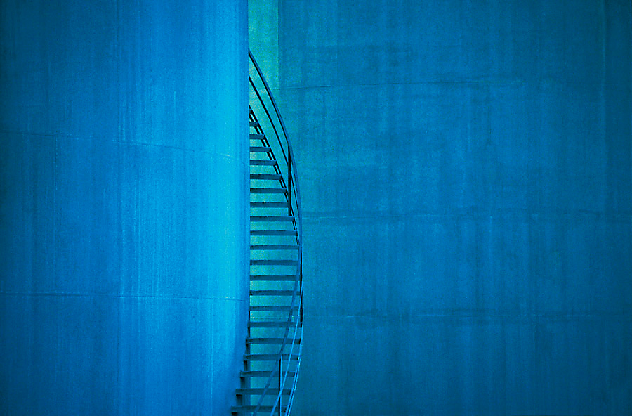 abstrakt 1 (blaue Treppe)