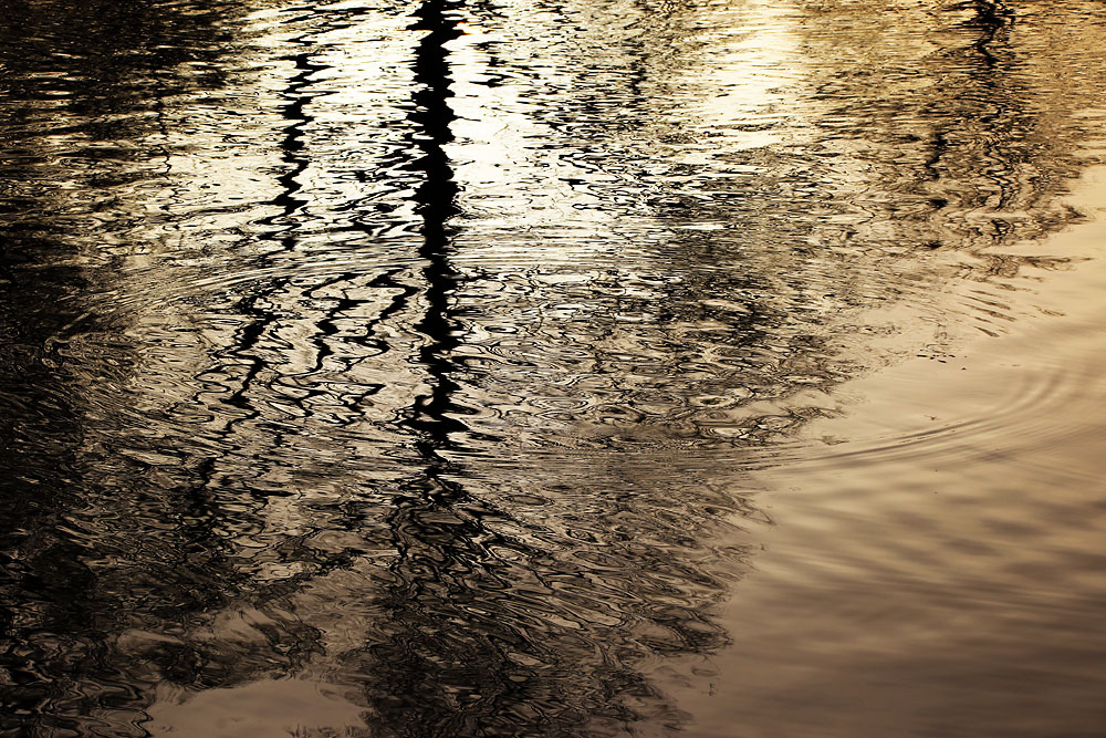 Abstrakte Wasserspiegelung