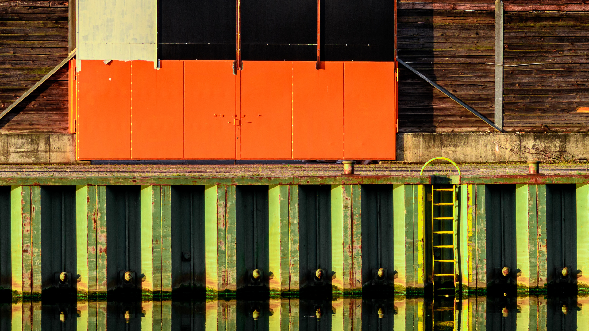 Abstraktes im Westhafen in Berlin