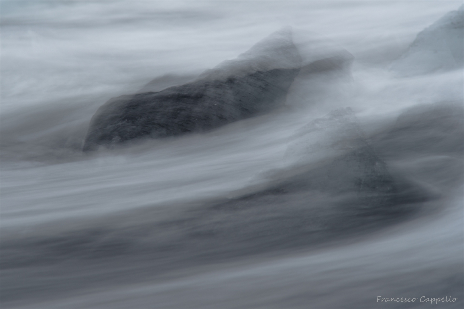 Abstraktion am Strand von Jökulsárlón