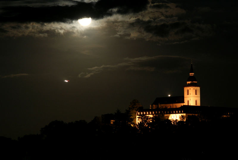 Abtai Siegburg im Mondlicht