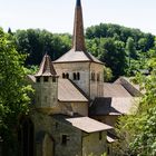 Abtei Romainmôtier mit Vierungsturm und Chor