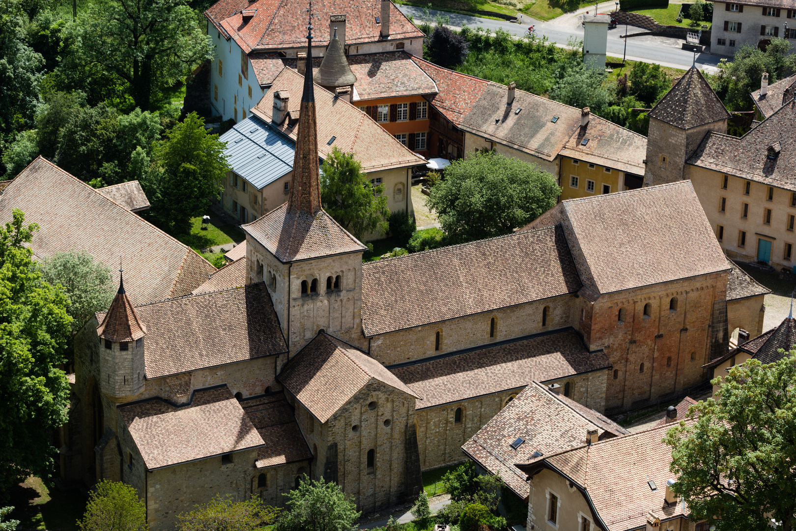 Abtei Romainmôtier von Norden