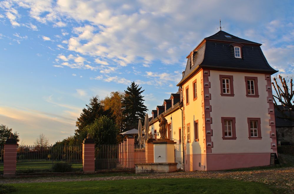 Abtei Rommersdorf im Herbstlicht