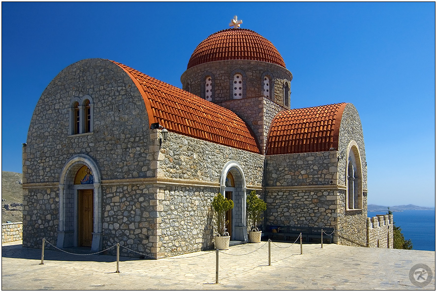 < Abtei über Kalymnos >