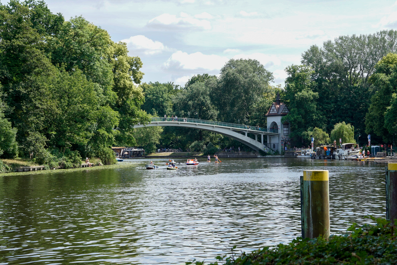 Abteibrücke-Fußgängerbrücke zur Insel der Jugend