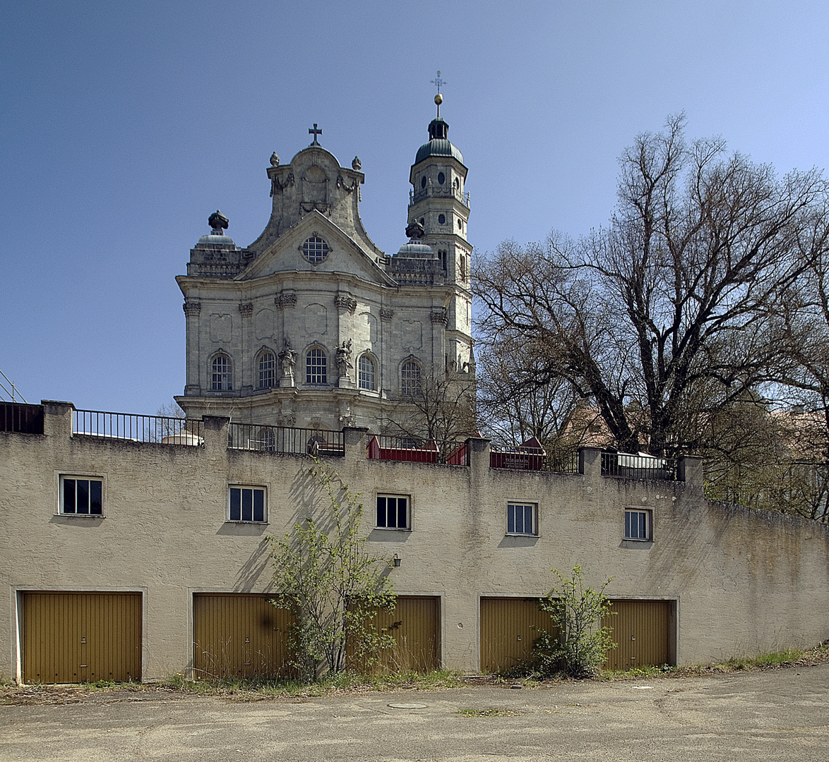 Abteikirche aufgesetzt