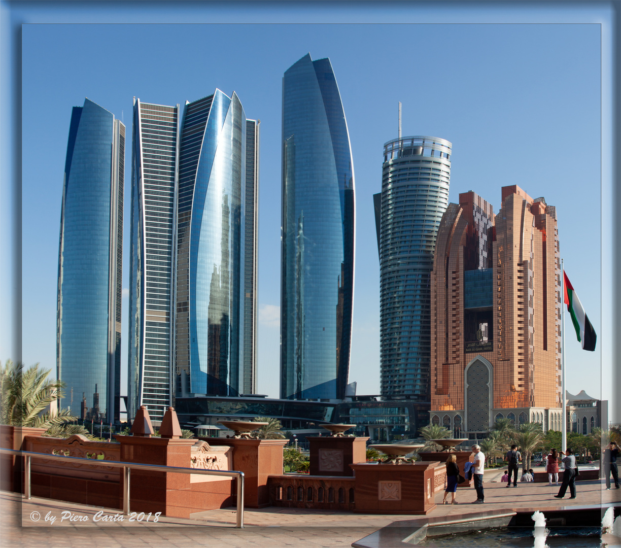 Abu Dhabi hinter dem Emirates Palace