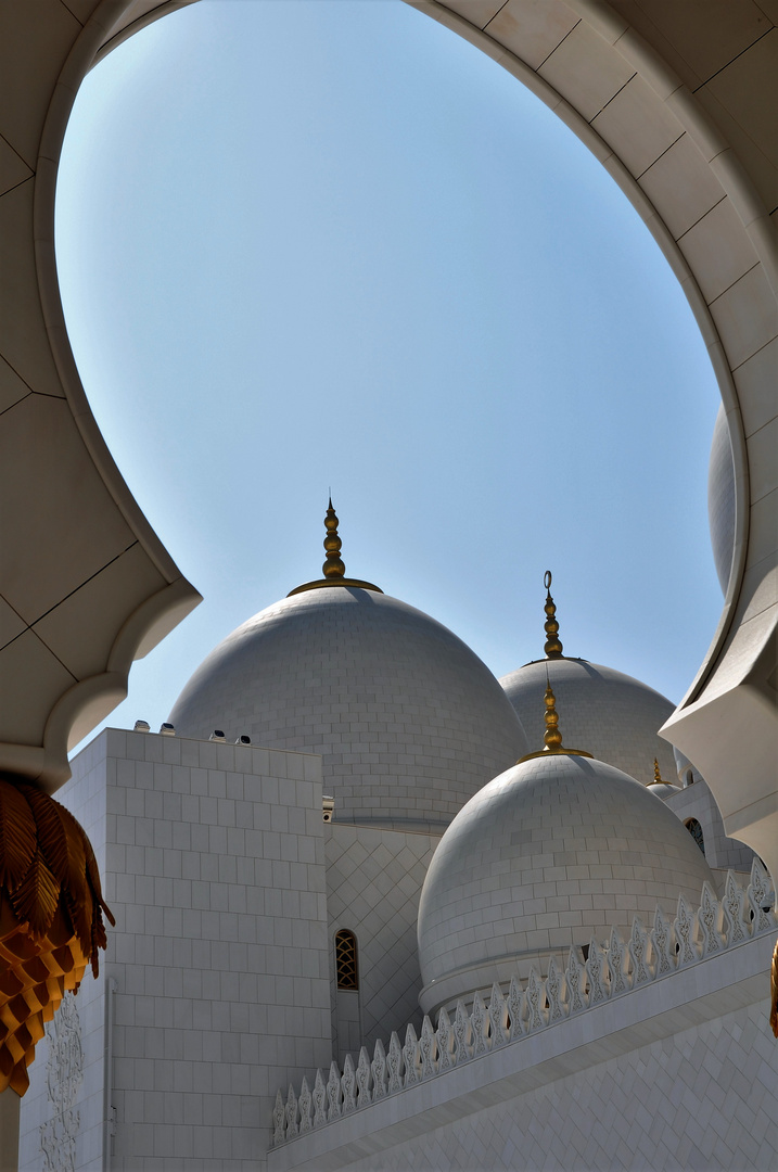Abu Dhabi - la grande moschea esterni