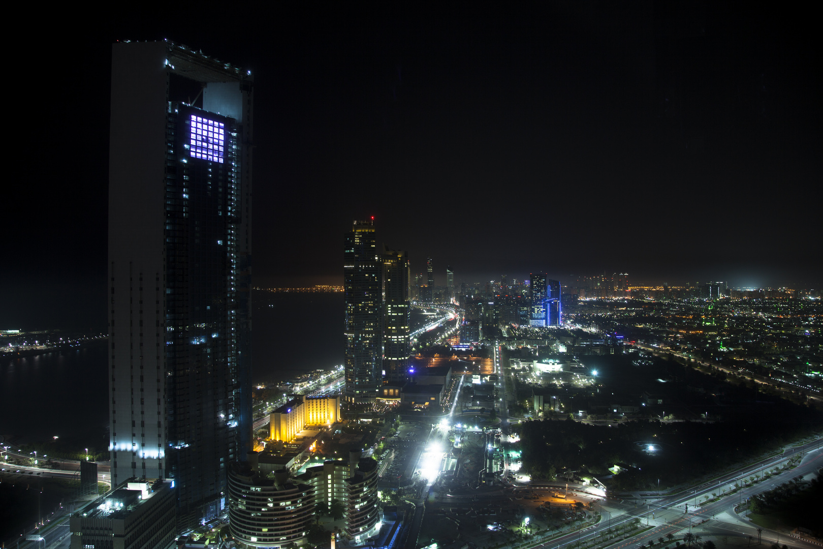 Abu Dhabi @ night 2014