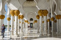 Abu Dhabi Scheich Zahid-Moschee Säulengang (Weiße Moschee)