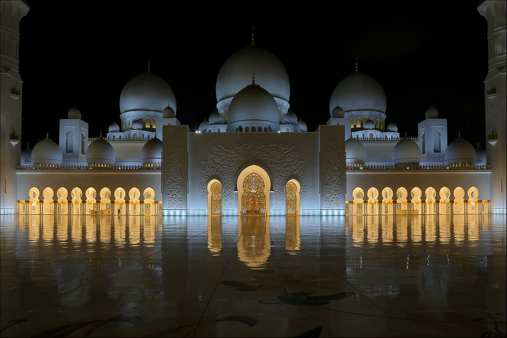 Abu-Dhabi   +   Scheich-Zayid-Moschee