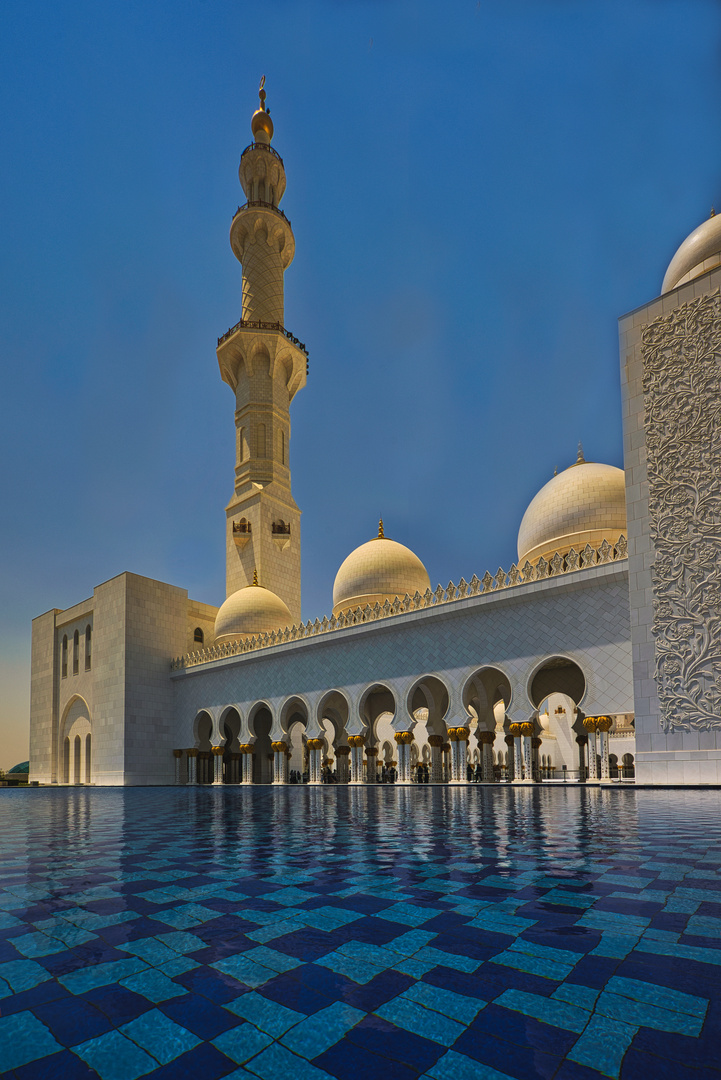 Abu Dhabi - Sheikh Zayed Grand Mosque