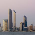 Abu Dhabi Skyline vor Sonnenuntergang