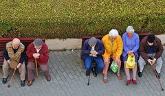 Abuelos al sol