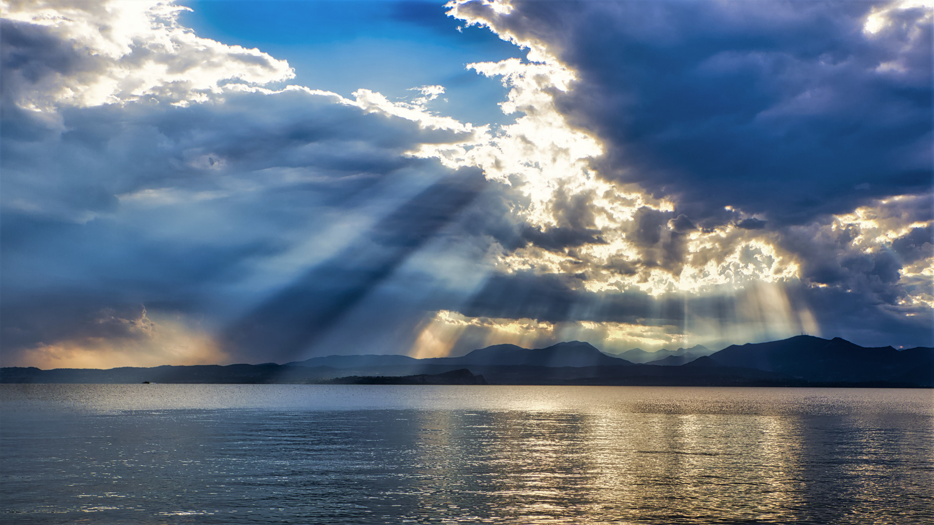 Abziehendes Gewitter über dem Gardasee